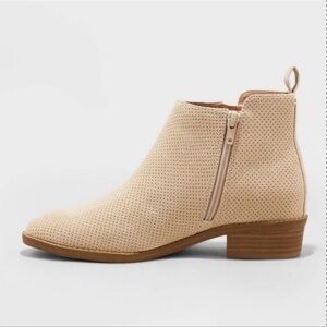 UNIVERSAL THREAD MARLIS BOOTS / BOOTIES MEMORY FOAM SIZE 9 New